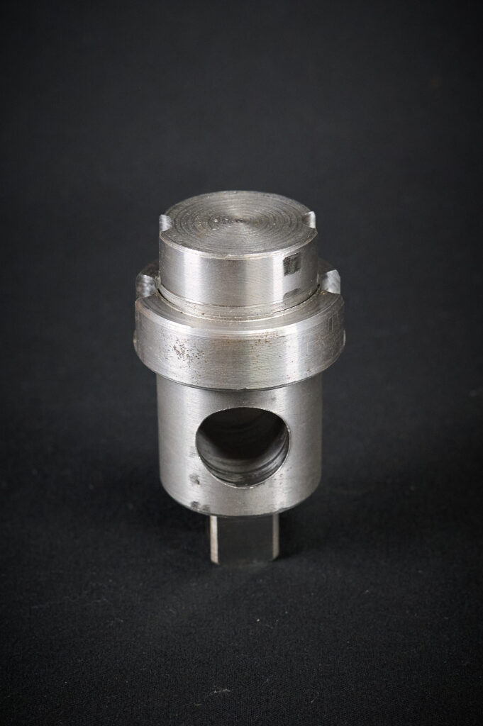 Ключ для американок 1 1/2″ — 1 1/4″ (квадрат + отверстие под вороток)
